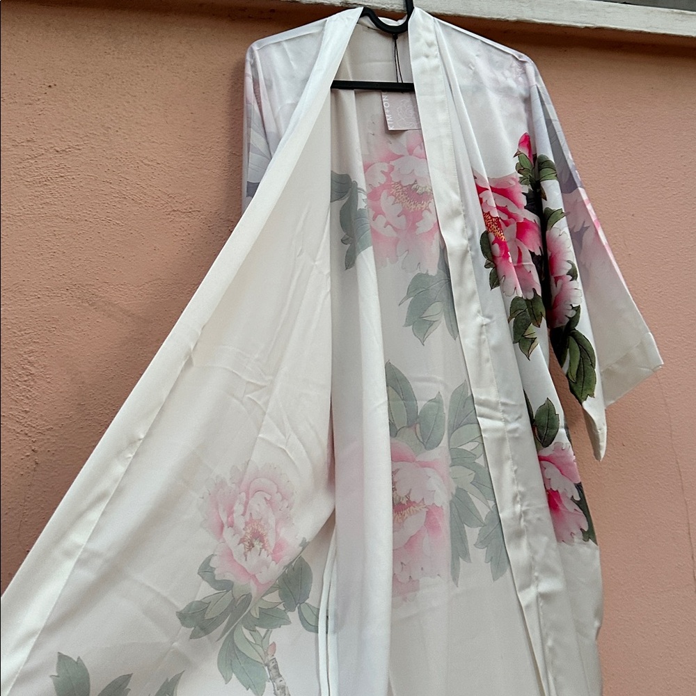 Kim + Ono Robe - Picture 3 of 5